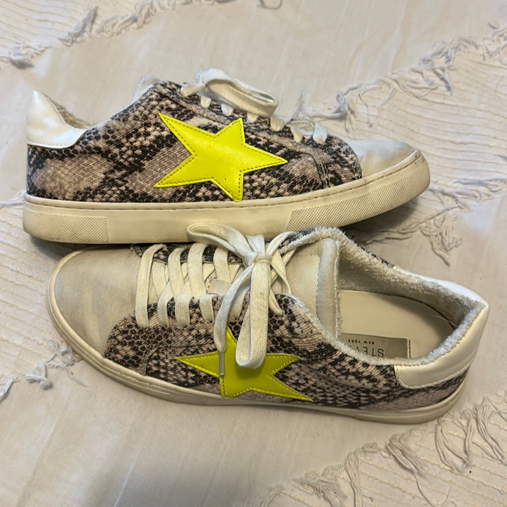 STEVEN New York - Neon Green Star Sneakers